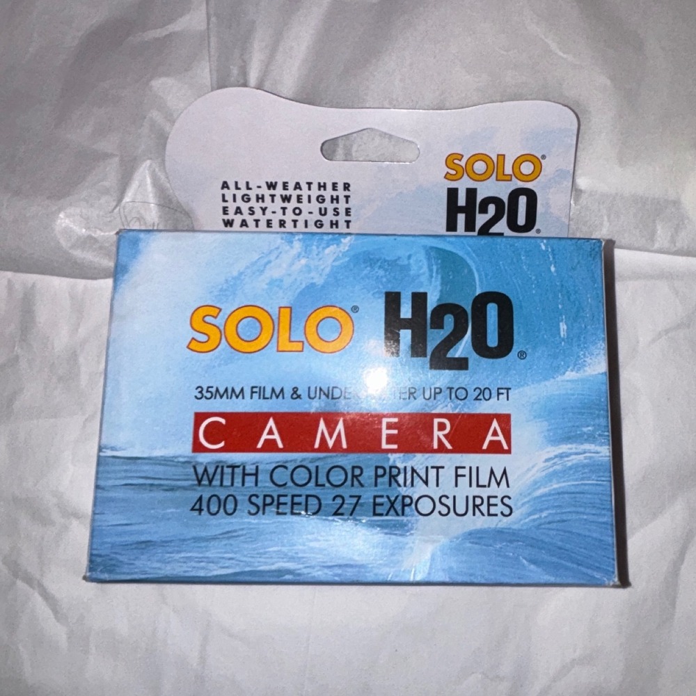 Solo H2O 35mm Underwater Camera with Color Print Film 400 Speed 27 Exposures